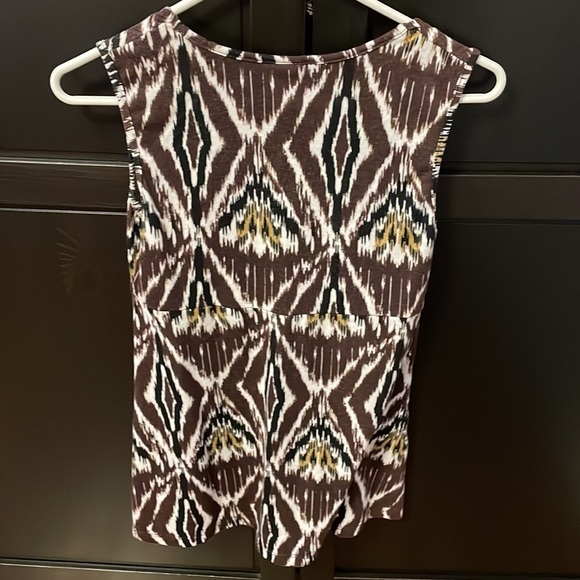 H.I.P. Brand women’s sleeveless top.From Nordstrom.Size M Gathering below neck. - Picture 4 of 7